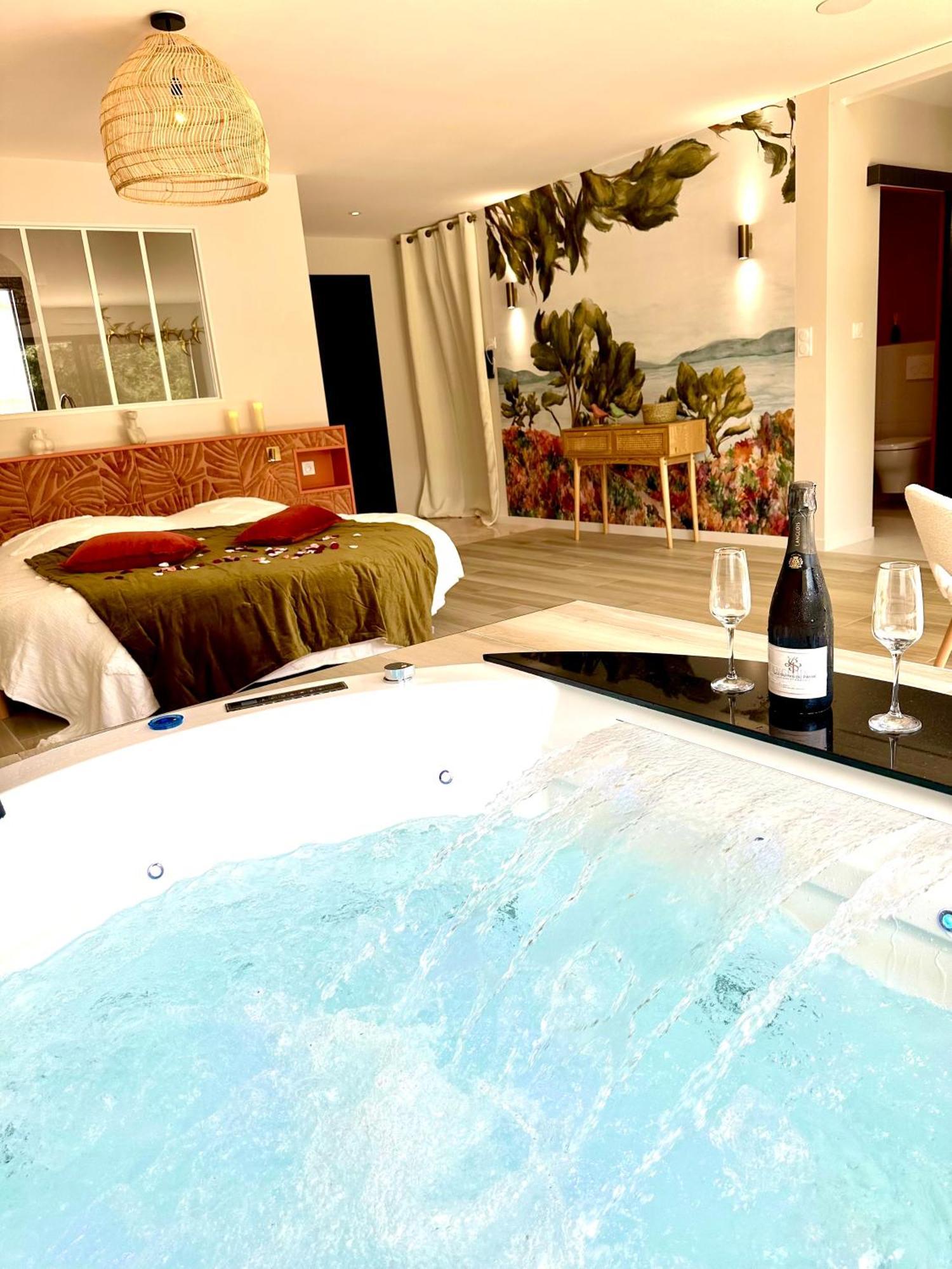 Les Suites Du Payre - Suite Romance Saint-Hilaire-de-Talmont Екстериор снимка