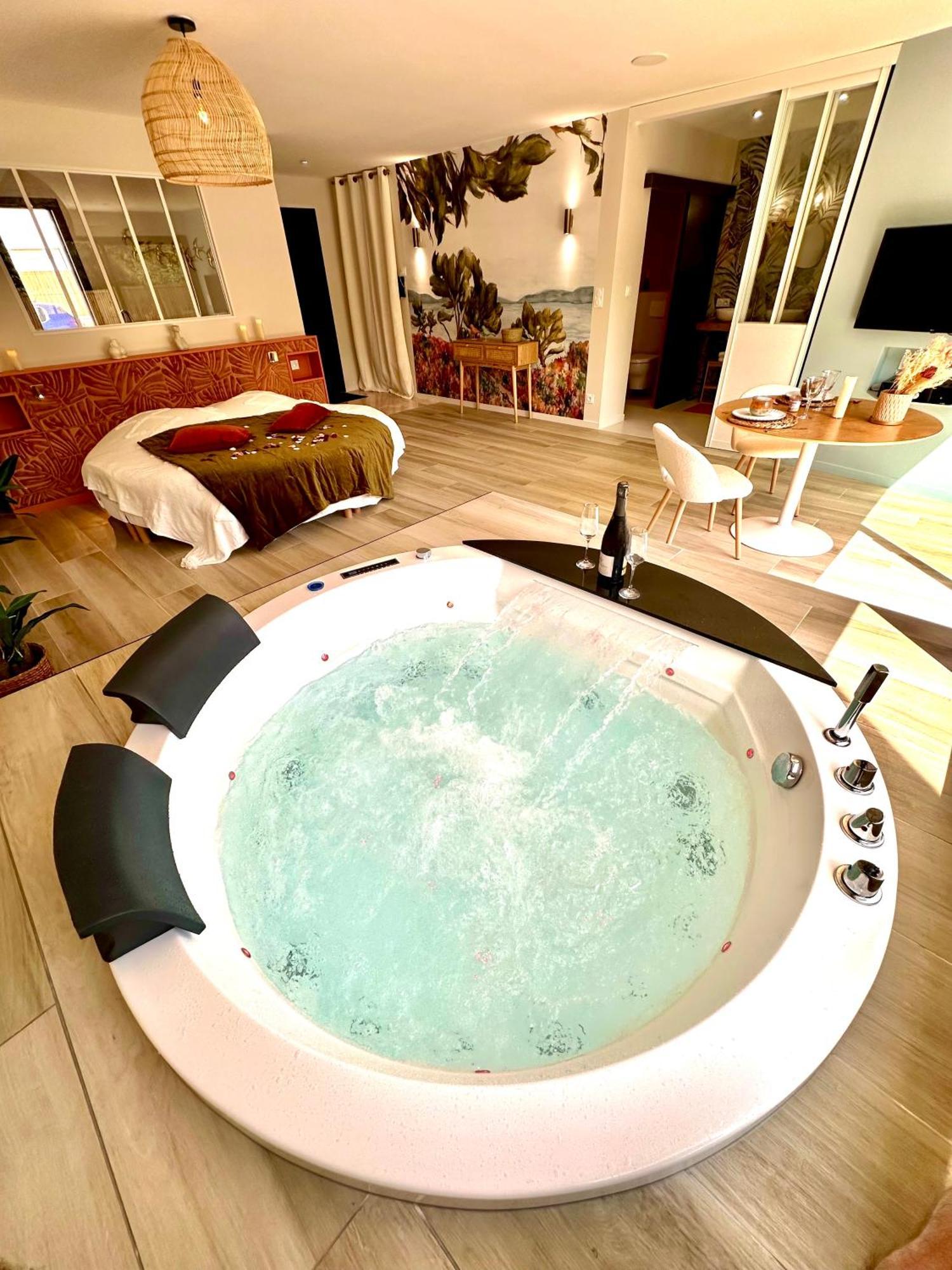Les Suites Du Payre - Suite Romance Saint-Hilaire-de-Talmont Екстериор снимка
