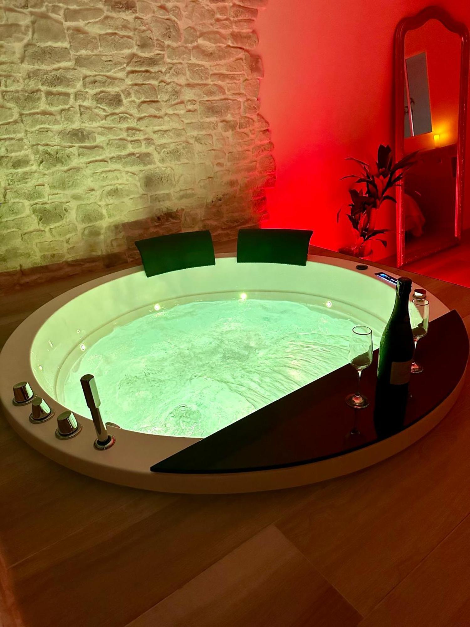Les Suites Du Payre - Suite Romance Saint-Hilaire-de-Talmont Екстериор снимка