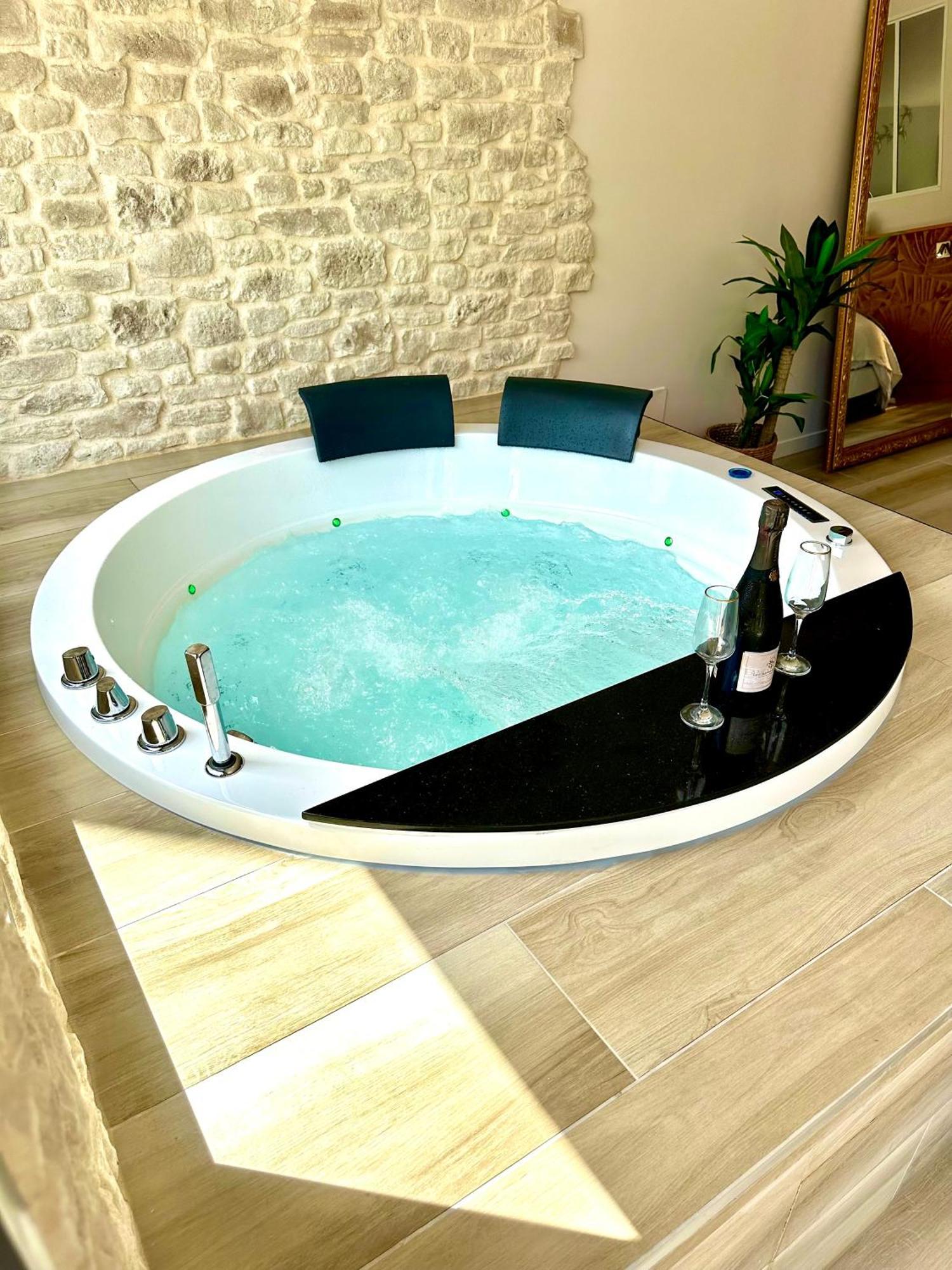 Les Suites Du Payre - Suite Romance Saint-Hilaire-de-Talmont Екстериор снимка