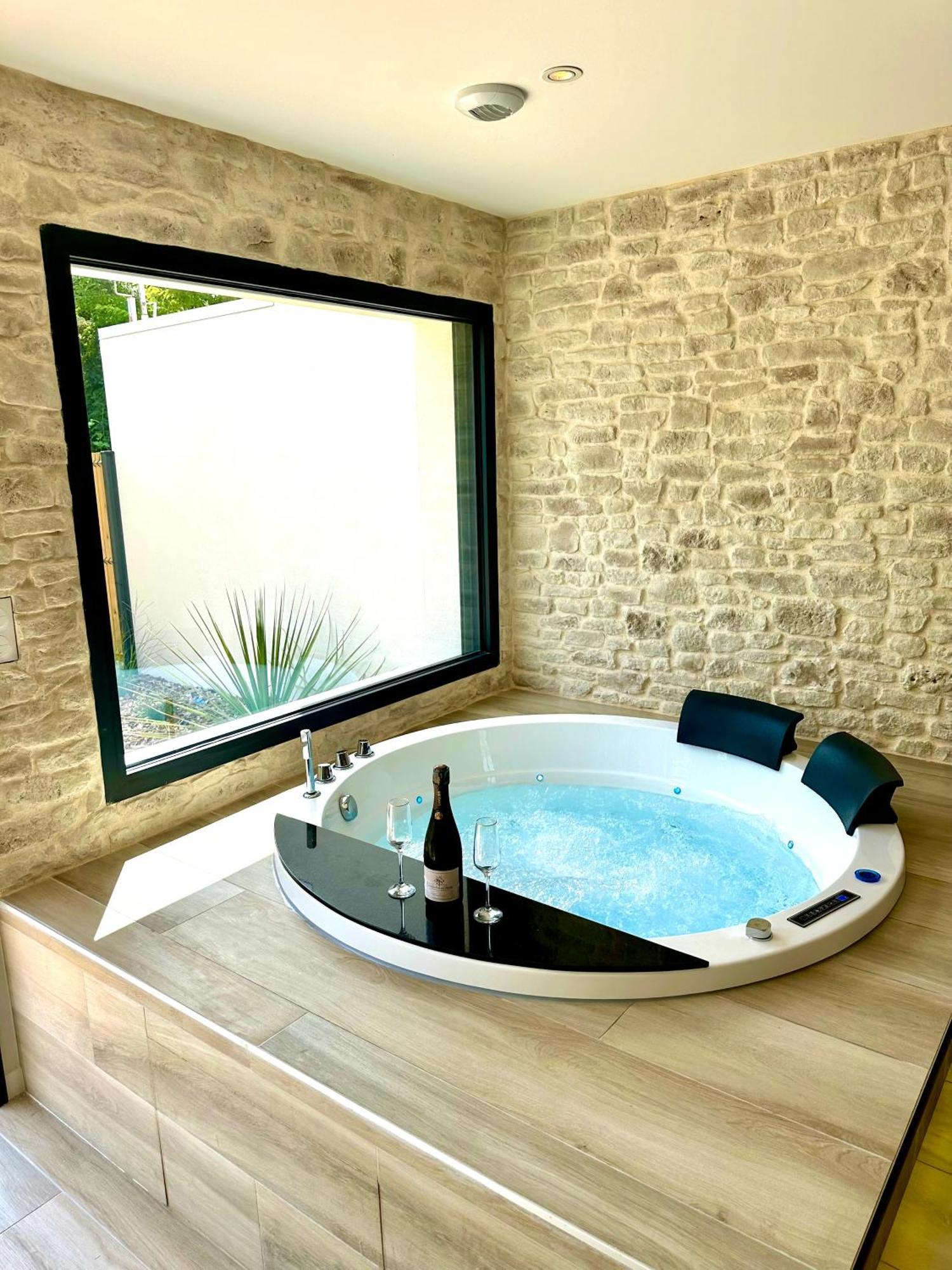 Les Suites Du Payre - Suite Romance Saint-Hilaire-de-Talmont Екстериор снимка