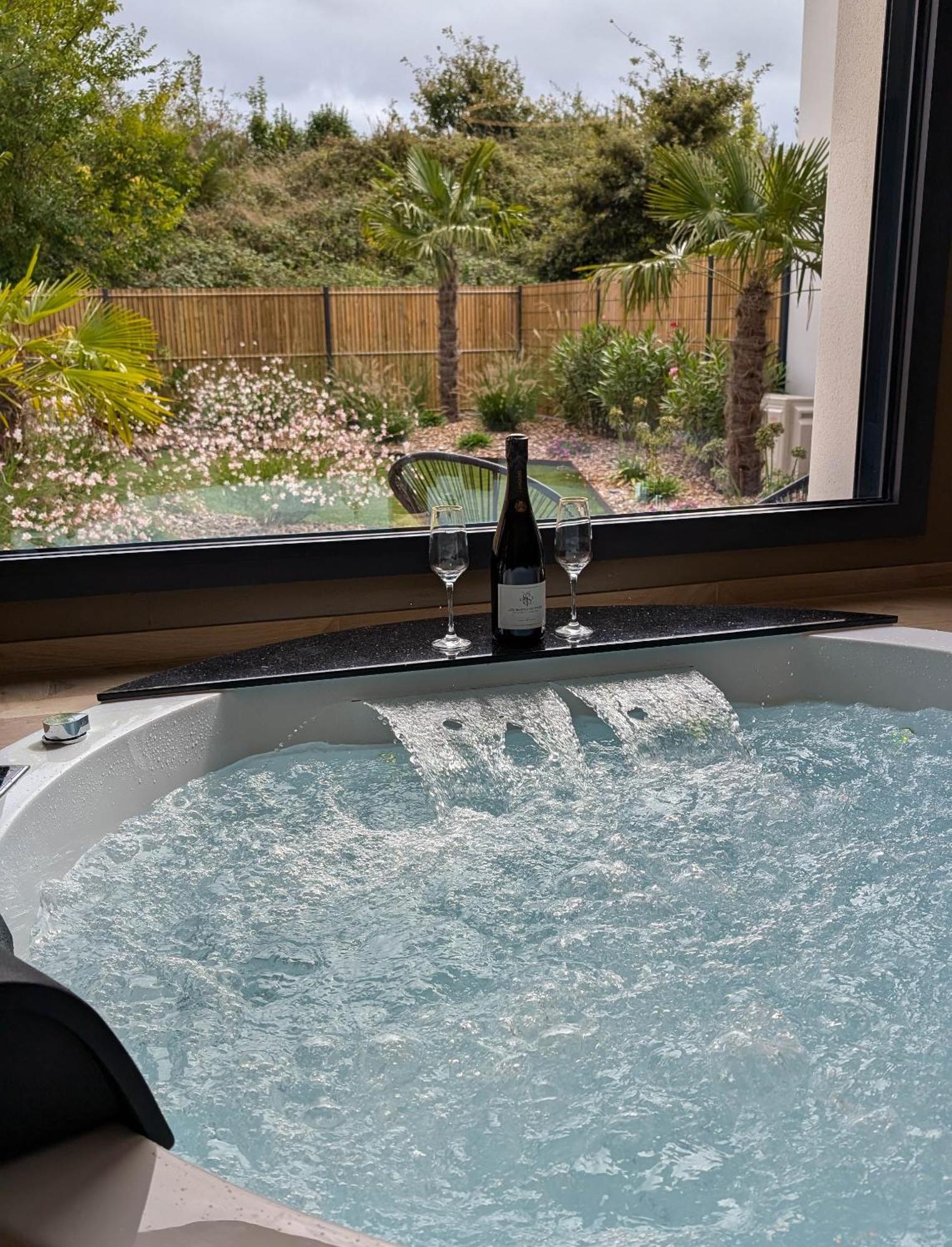 Les Suites Du Payre - Suite Romance Saint-Hilaire-de-Talmont Екстериор снимка