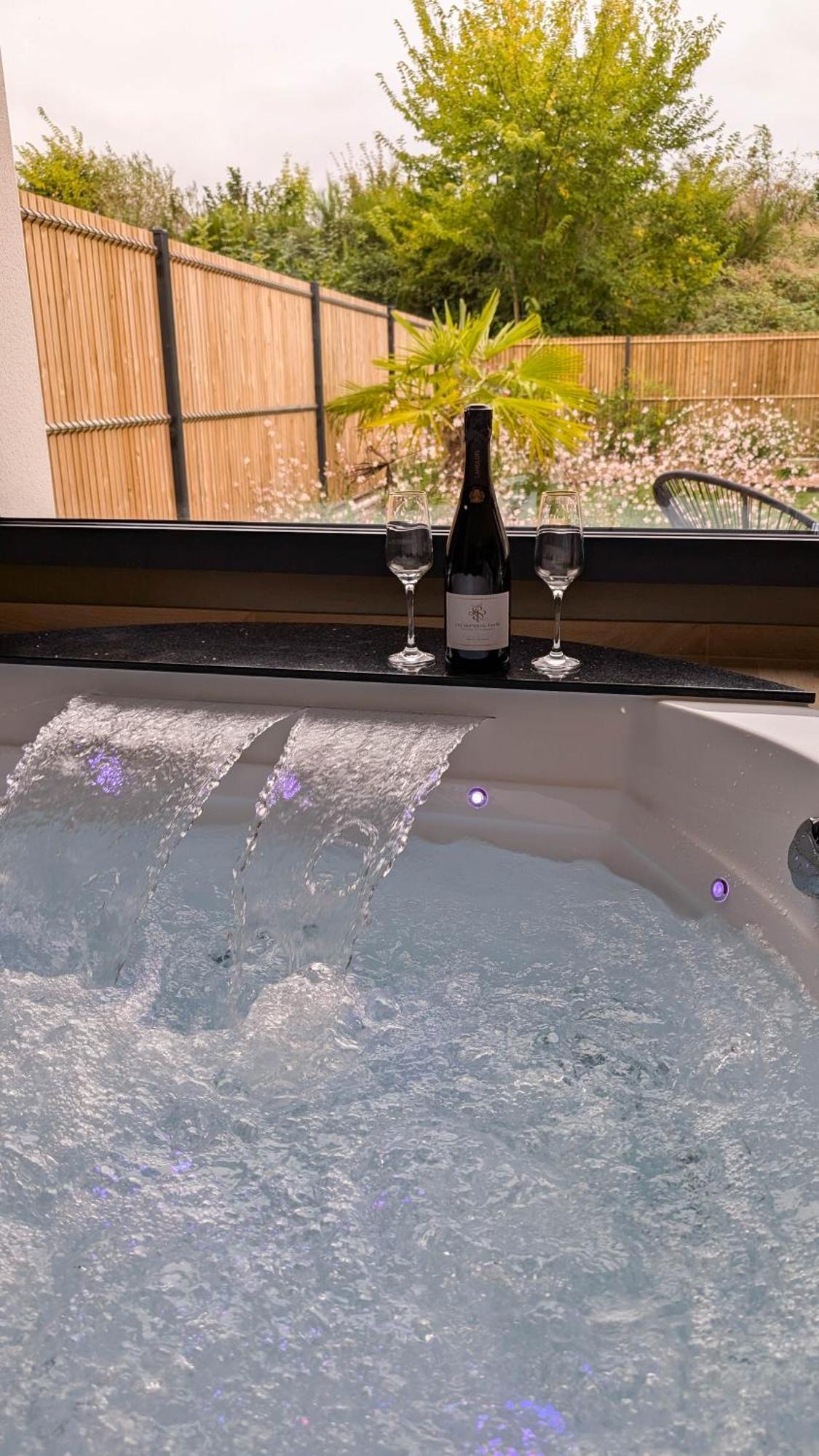 Les Suites Du Payre - Suite Romance Saint-Hilaire-de-Talmont Екстериор снимка