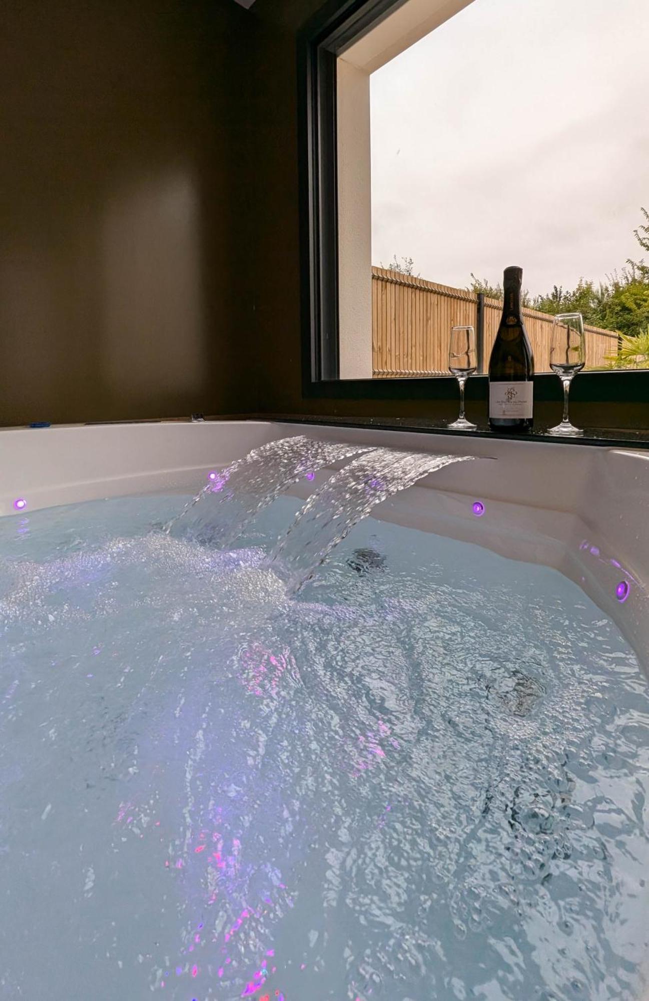 Les Suites Du Payre - Suite Romance Saint-Hilaire-de-Talmont Екстериор снимка