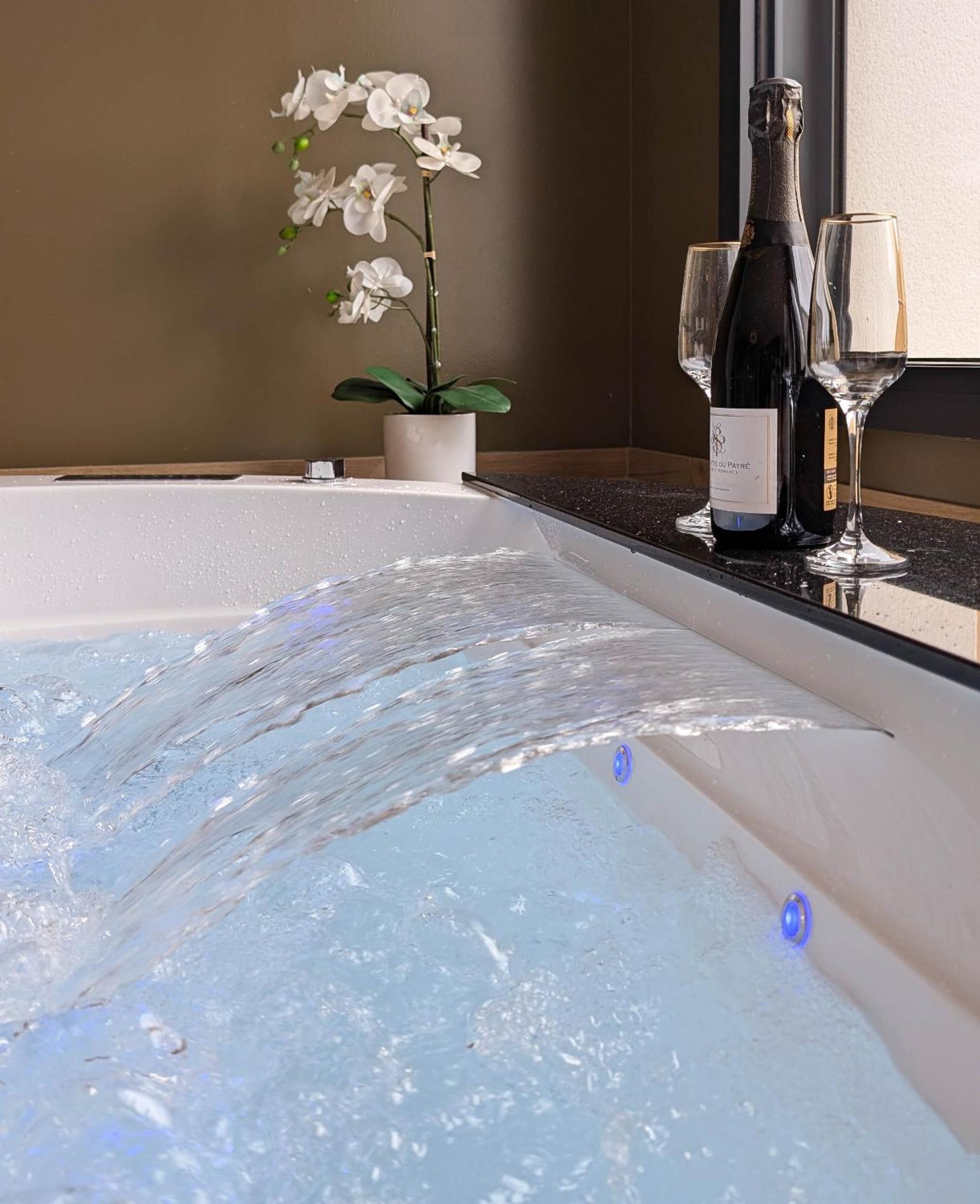 Les Suites Du Payre - Suite Romance Saint-Hilaire-de-Talmont Екстериор снимка