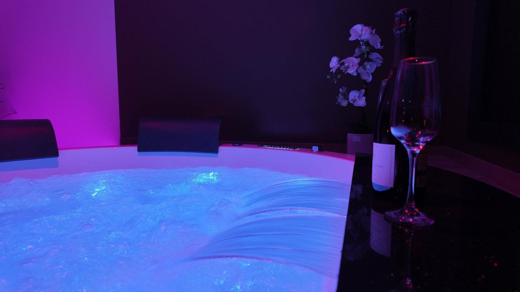Les Suites Du Payre - Suite Romance Saint-Hilaire-de-Talmont Екстериор снимка